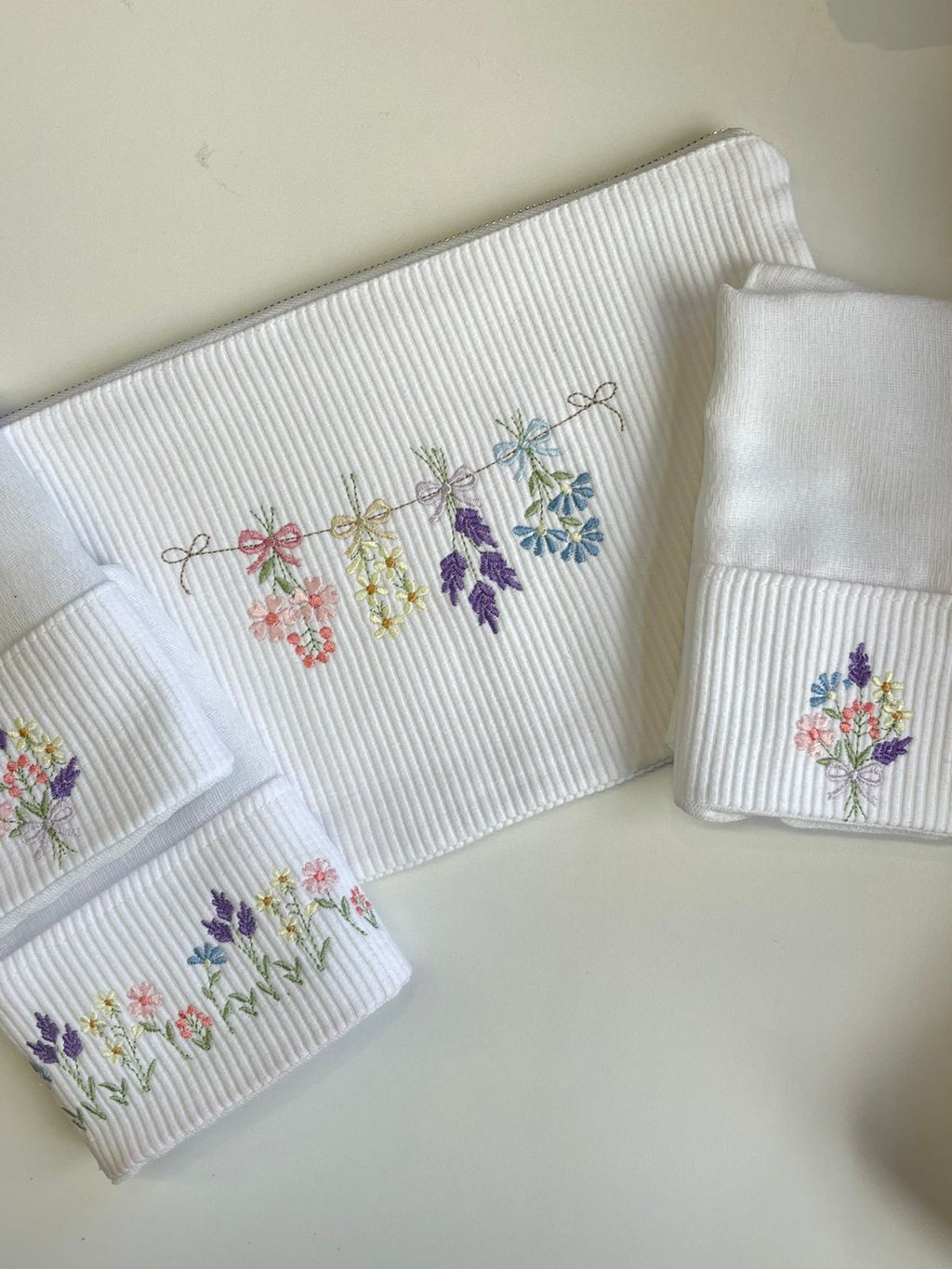 KIT Fraldinha de Boca e Necessaire - Jardim Branco