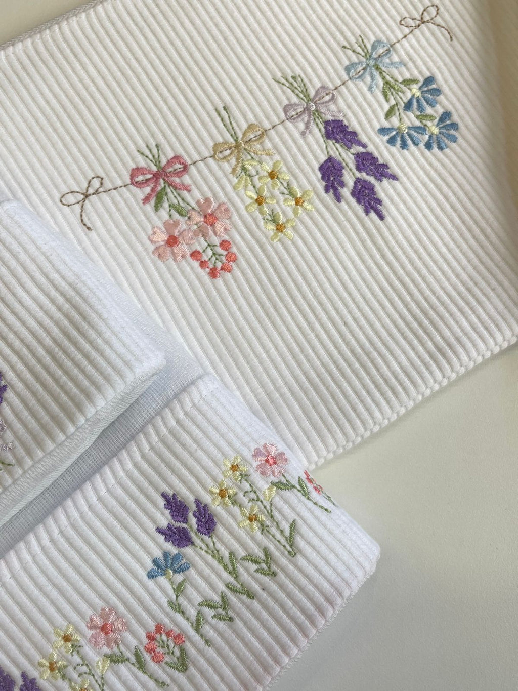 KIT Fraldinha de Boca e Necessaire - Jardim Branco