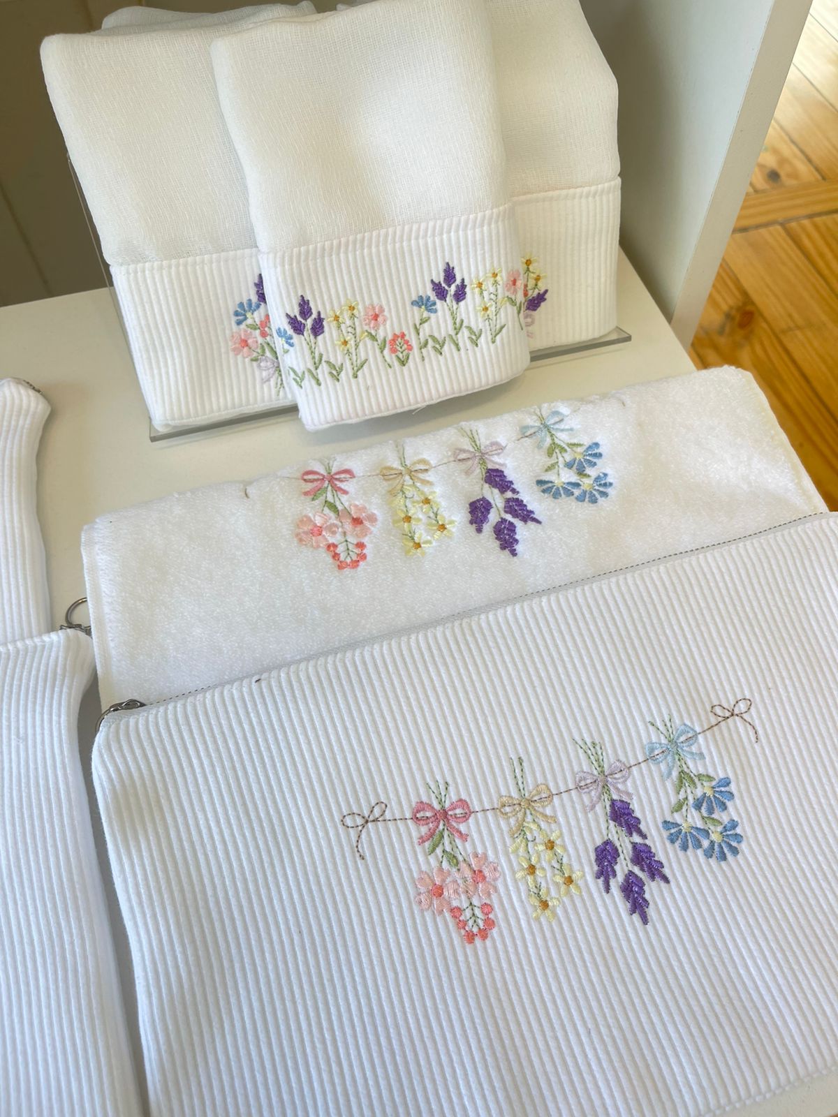 KIT Fraldinha de Boca e Necessaire - Jardim Branco