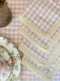 Guardanapo de Mesa - Xadrez Rosa c/ renda cor natural